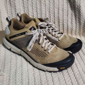 Womens Danner Trail 2650 Hiking Shoes.    SZ 10